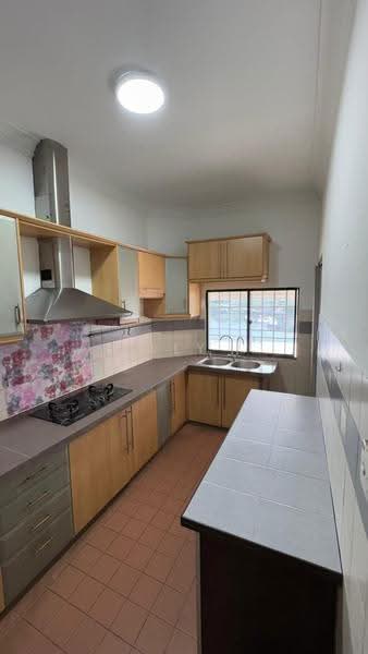 Pangsapuri untuk Dijual di Krystal Villa - Lilly . - Kitchen - PropertyGuru.com.my