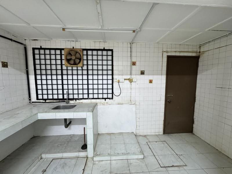 Rumah Teres untuk Dijual di Taman Selayang (Selayang) - Shannah Tong - Kitchen - PropertyGuru.com.my
