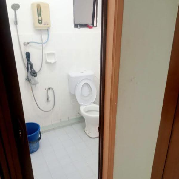 Pangsapuri untuk Dijual di Kenanga (Park View Court) - Woon . - Bathroom - PropertyGuru.com.my