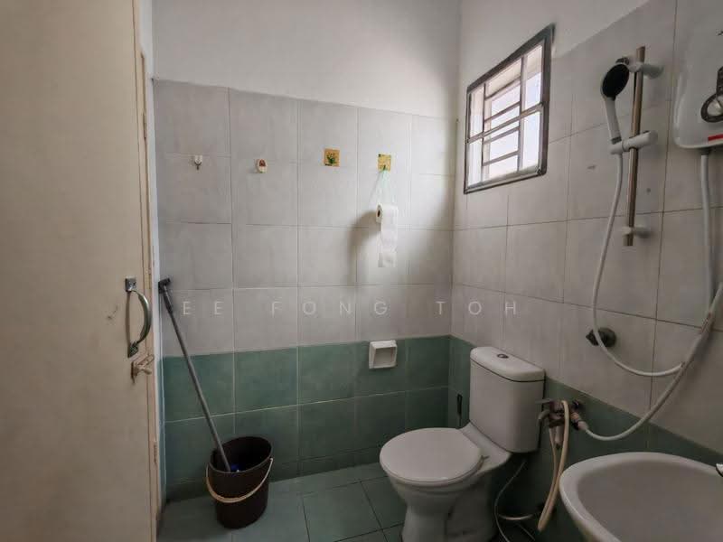 2-storey Terraced House for Sale in Ehsan Jaya (Johor Bahru) - Ee Fong Toh - Bathroom - PropertyGuru.com.my