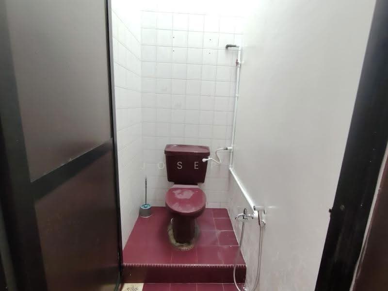 1-storey Terraced House for Rent in Taman Ungku Tun Aminah (Skudai) - Joseph Goh - Bathroom - PropertyGuru.com.my