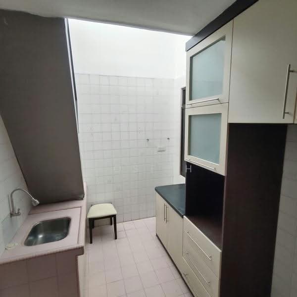 1-storey Terraced House for Rent in Taman Ungku Tun Aminah (Skudai) - Joseph Goh - Kitchen - PropertyGuru.com.my