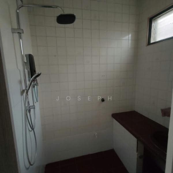 1-storey Terraced House for Rent in Taman Ungku Tun Aminah (Skudai) - Joseph Goh - Bathroom - PropertyGuru.com.my