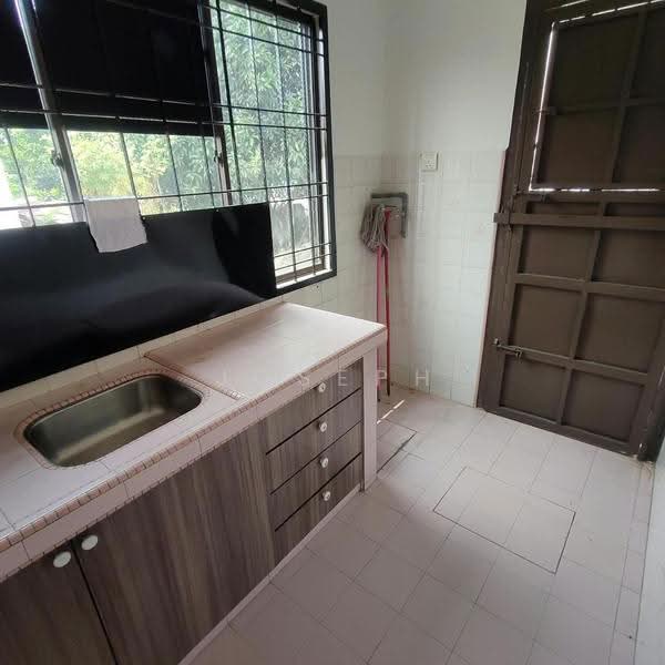 1-storey Terraced House for Rent in Taman Ungku Tun Aminah (Skudai) - Joseph Goh - Kitchen - PropertyGuru.com.my