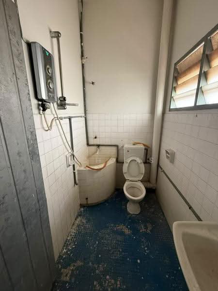 Rumah Teres 2-Tingkat untuk Dijual di Taman Kar King (Ipoh) - Nicholas Lee - Bathroom - PropertyGuru.com.my
