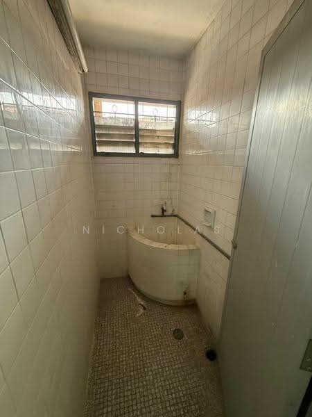 Rumah Teres 2-Tingkat untuk Dijual di Taman Kar King (Ipoh) - Nicholas Lee - Bathroom - PropertyGuru.com.my