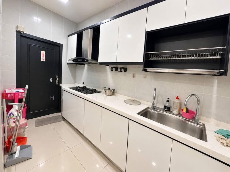Cluster House for Sale in Bandar Saujana Putra (Tanjong Duabelas) - Hazeman Omar - Kitchen - PropertyGuru.com.my