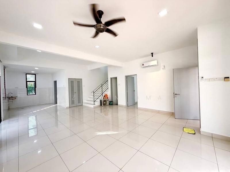 Rumah Berkembar untuk Dijual di Semenyih (Selangor) - Hazeman Omar - Living Room - PropertyGuru.com.my