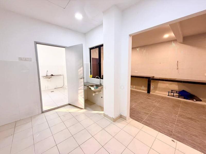 Rumah Berkembar untuk Dijual di Semenyih (Selangor) - Hazeman Omar - Kitchen - PropertyGuru.com.my