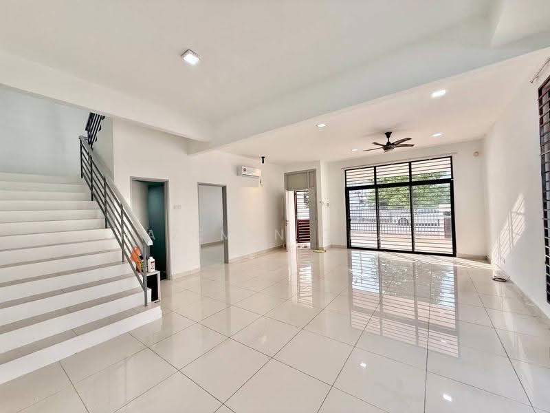 Rumah Berkembar untuk Dijual di Semenyih (Selangor) - Hazeman Omar - Living Room - PropertyGuru.com.my