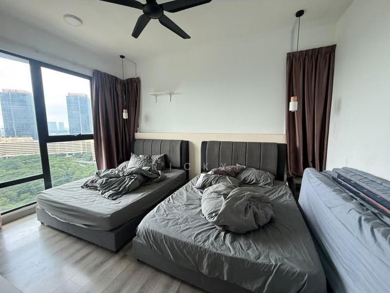 Kediaman Servis untuk Dijual di Southkey Mosaic - Ricky Woo - Bedroom - PropertyGuru.com.my