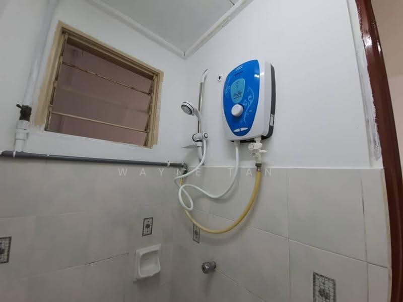 Pangsapuri untuk Dijual di Pangsapuri Merak - Wayne Tan - Bathroom - PropertyGuru.com.my