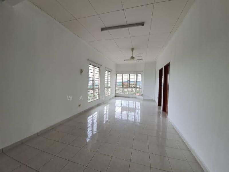 Pangsapuri untuk Dijual di Pangsapuri Merak - Wayne Tan - Living Room - PropertyGuru.com.my