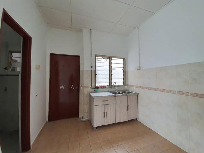 Pangsapuri untuk Dijual di Pangsapuri Merak - Wayne Tan - Kitchen - PropertyGuru.com.my