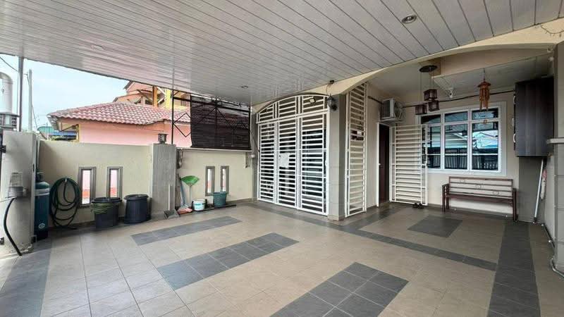 Rumah Teres 1.5-Tingkat untuk Dijual di Taman Seri Serdang (Kepala Batas) - Aswad . - Exterior - PropertyGuru.com.my