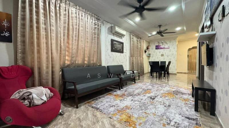 Rumah Teres 1.5-Tingkat untuk Dijual di Taman Seri Serdang (Kepala Batas) - Aswad . - Living Room - PropertyGuru.com.my