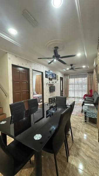Rumah Teres 1.5-Tingkat untuk Dijual di Taman Seri Serdang (Kepala Batas) - Aswad . - Dining Area - PropertyGuru.com.my