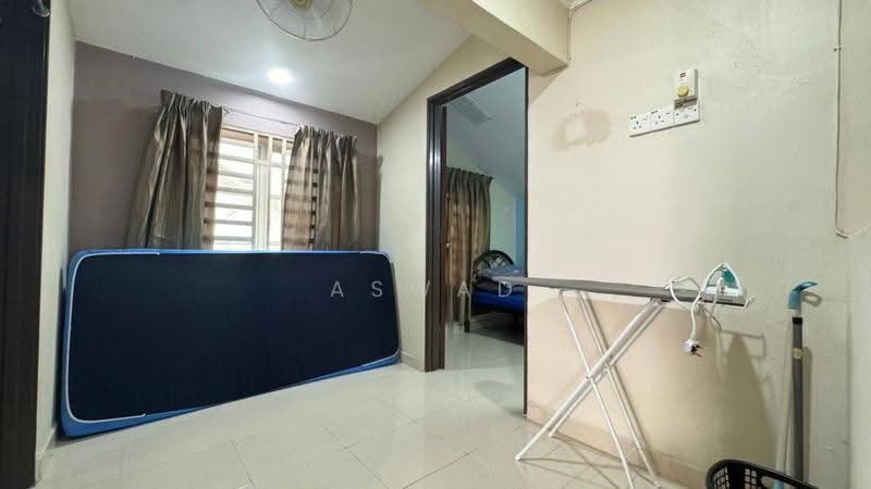 Rumah Teres 1.5-Tingkat untuk Dijual di Taman Seri Serdang (Kepala Batas) - Aswad . - Bedroom - PropertyGuru.com.my