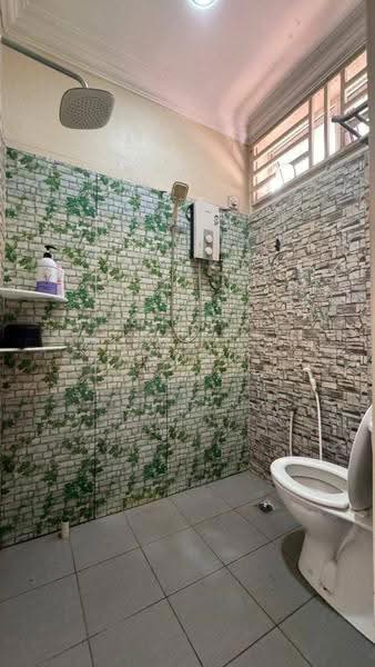 Rumah Teres 1.5-Tingkat untuk Dijual di Taman Seri Serdang (Kepala Batas) - Aswad . - Bathroom - PropertyGuru.com.my