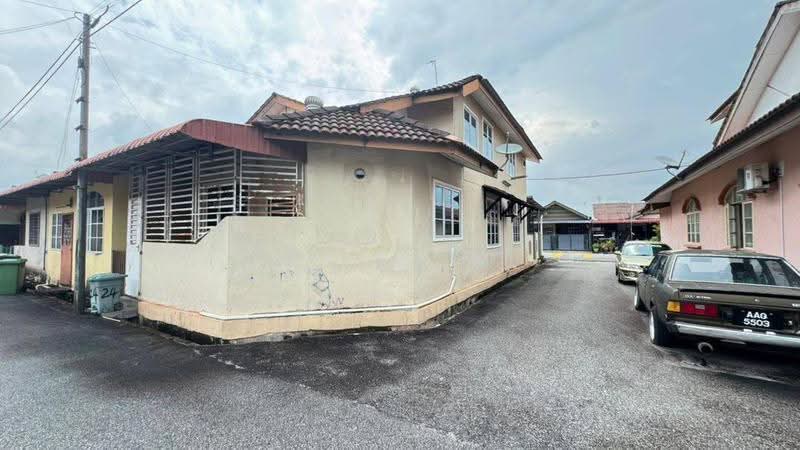 Rumah Teres 1.5-Tingkat untuk Dijual di Taman Seri Serdang (Kepala Batas) - Aswad . - Exterior - PropertyGuru.com.my