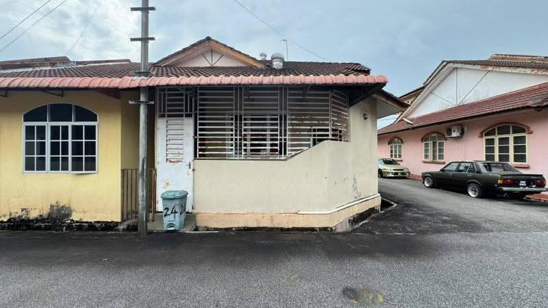 Rumah Teres 1.5-Tingkat untuk Dijual di Taman Seri Serdang (Kepala Batas) - Aswad . - Exterior - PropertyGuru.com.my