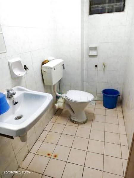 Pangsapuri untuk Dijual di Pangsapuri Lotus (Teratai) - Peggy Lim - Bathroom - PropertyGuru.com.my