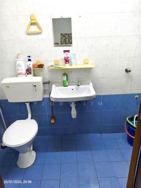 Pangsapuri untuk Dijual di Pangsapuri Lotus (Teratai) - Peggy Lim - Bathroom - PropertyGuru.com.my