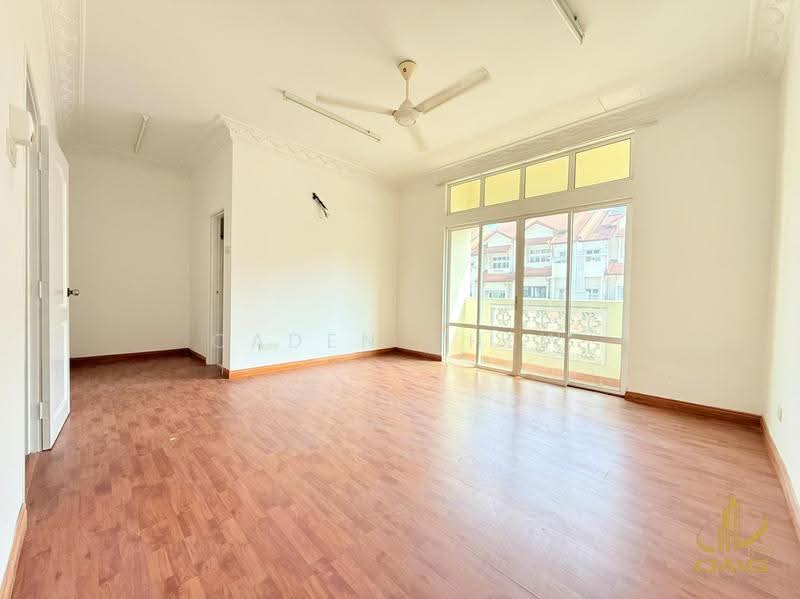 3-storey Terraced House for Sale in Setia Alam (Selangor) - Caden Chew - Living Room - PropertyGuru.com.my