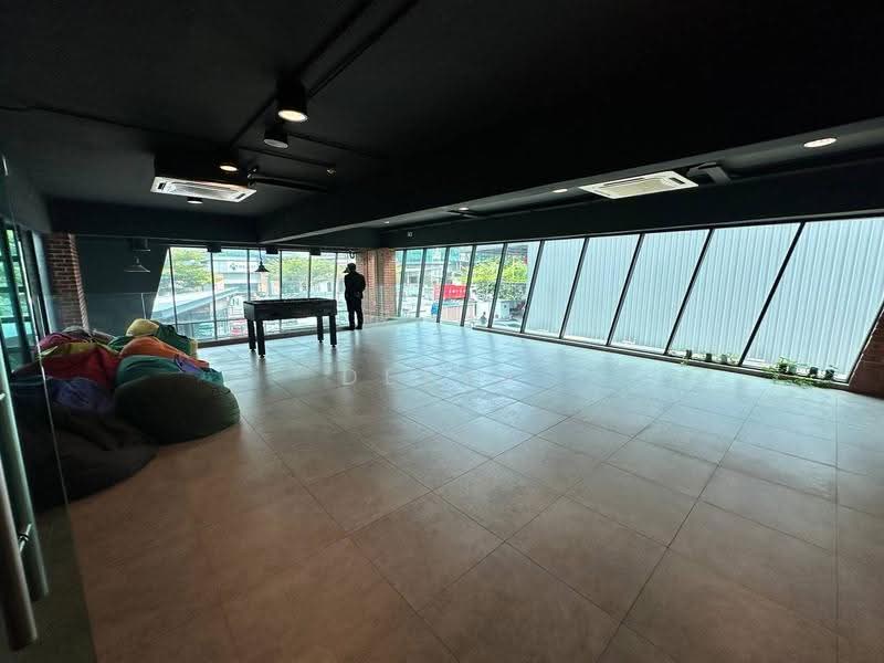 Kilang Berkembar untuk Dijual di Kota Damansara (Selangor) - Deeya Yusof - Living Room - PropertyGuru.com.my