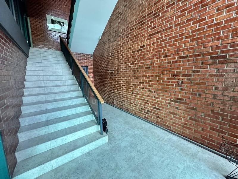 Kilang Berkembar untuk Dijual di Kota Damansara (Selangor) - Deeya Yusof - Corridor - PropertyGuru.com.my