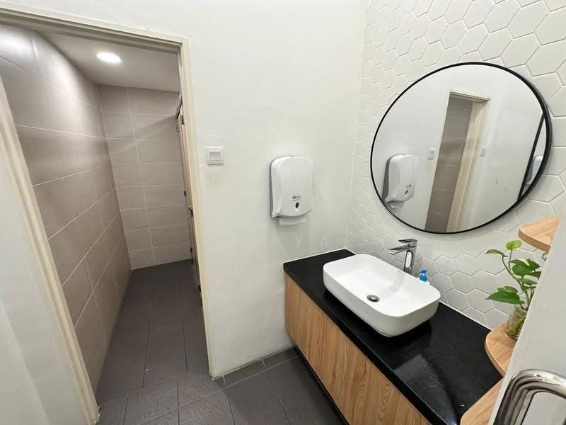Office for Sale in Seksyen 51a (Petaling Jaya) - Deeya Yusof - Bathroom - PropertyGuru.com.my