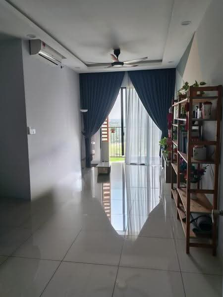 Kediaman Servis untuk Disewa di The Amber Residence @ TwentyFive.7 - Yam Yi Han - Living Room - PropertyGuru.com.my