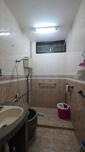 Rumah Teres 1-Tingkat untuk Dijual di Taman Ungku Tun Aminah (Skudai) - Ricky Woo - Bathroom - PropertyGuru.com.my