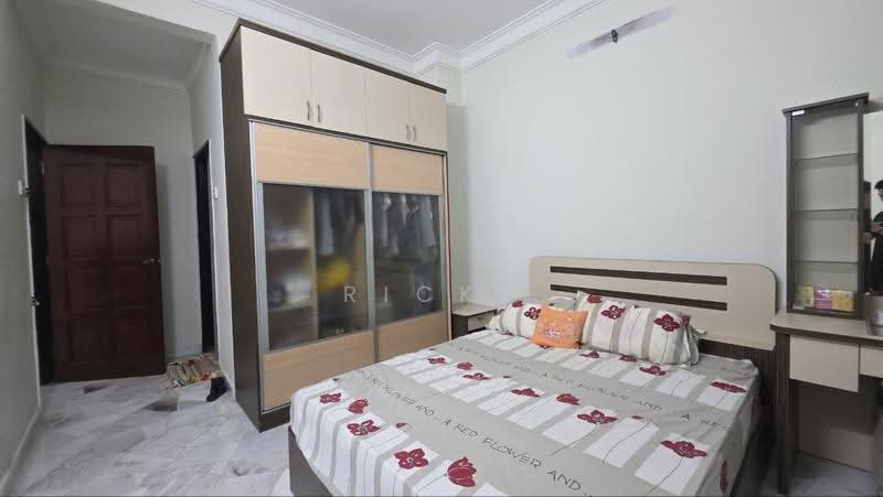 Rumah Teres 1-Tingkat untuk Dijual di Taman Ungku Tun Aminah (Skudai) - Ricky Woo - Bedroom - PropertyGuru.com.my