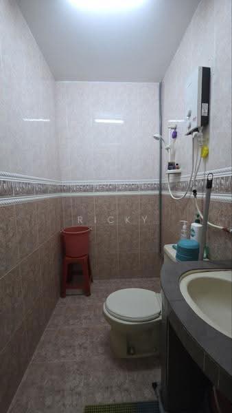 Rumah Teres 1-Tingkat untuk Dijual di Taman Ungku Tun Aminah (Skudai) - Ricky Woo - Bathroom - PropertyGuru.com.my