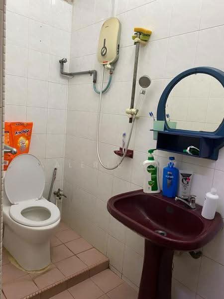 2-storey Terraced House for Rent in Taman Tasek (Johor Bahru) - Valerie Saw - Bathroom - PropertyGuru.com.my