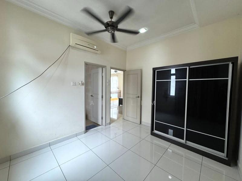 Banglo Pautan untuk Dijual di Taman Gaya (Ulu Tiram) - Karl Lim - Bedroom - PropertyGuru.com.my
