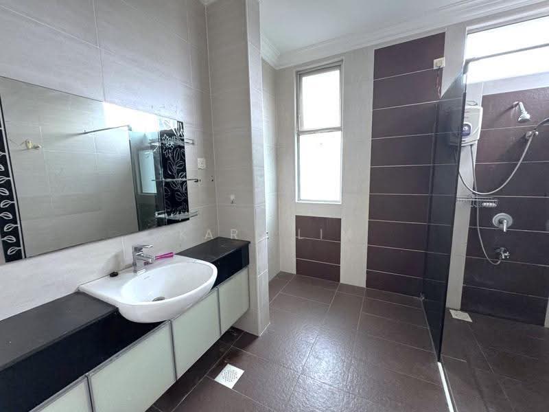 Banglo Pautan untuk Dijual di Taman Gaya (Ulu Tiram) - Karl Lim - Bathroom - PropertyGuru.com.my