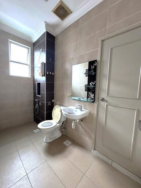 Banglo Pautan untuk Dijual di Taman Gaya (Ulu Tiram) - Karl Lim - Bathroom - PropertyGuru.com.my