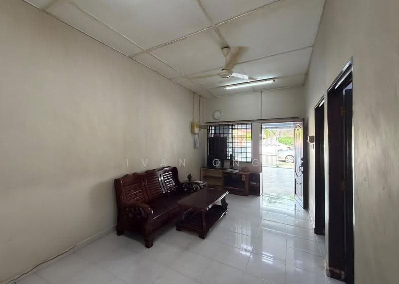 Rumah Teres 1-Tingkat untuk Dijual di Taman Universiti (Skudai) - Ivan Ong - Living Room - PropertyGuru.com.my