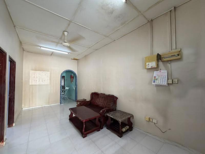 Rumah Teres 1-Tingkat untuk Dijual di Taman Universiti (Skudai) - Ivan Ong - Living Room - PropertyGuru.com.my