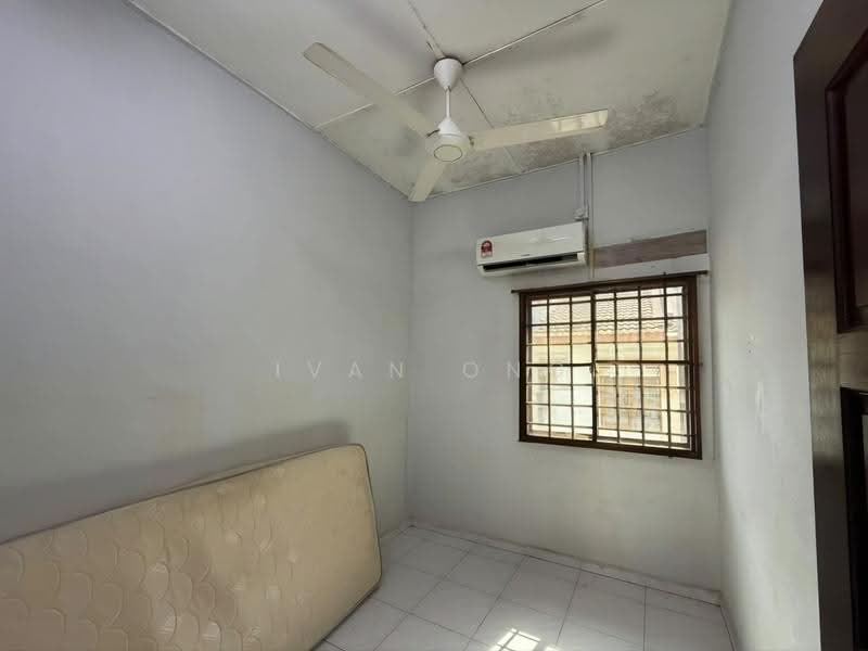 Rumah Teres 1-Tingkat untuk Dijual di Taman Universiti (Skudai) - Ivan Ong - Bedroom - PropertyGuru.com.my