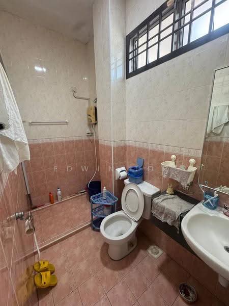 2-storey Terraced House for Rent in Taman Daya (Johor Bahru) - Edwin Toh - Bathroom - PropertyGuru.com.my