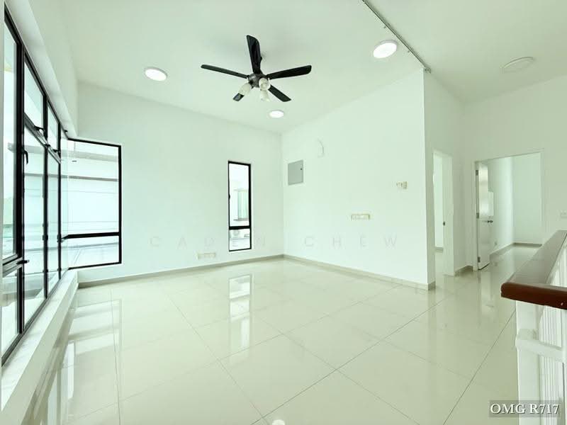 Rumah Berkembar untuk Dijual di Setia Alam (Selangor) - Caden Chew - Living Room - PropertyGuru.com.my