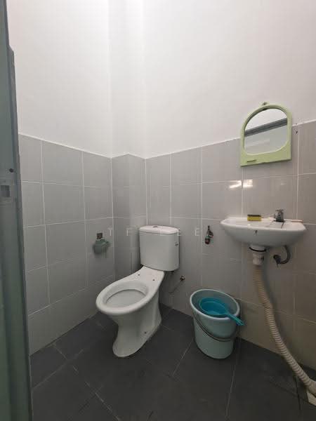 Terraced House for Rent in Bandar Springhill (Jimah) - TF Lee - Bathroom - PropertyGuru.com.my