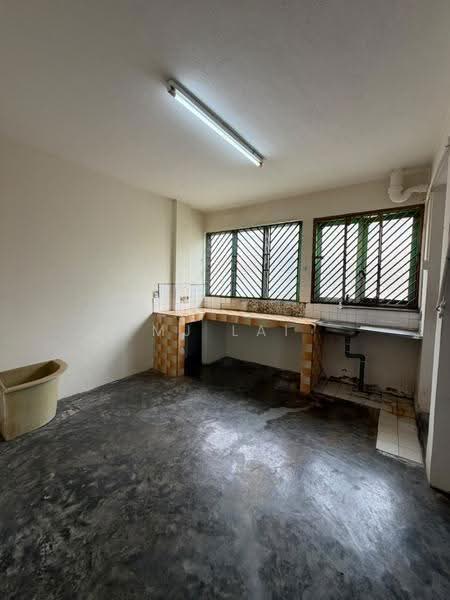 Rumah Flat untuk Disewa di Taman Daya - Jalan Nipah 11, 12 - MJ Lai - Kitchen - PropertyGuru.com.my
