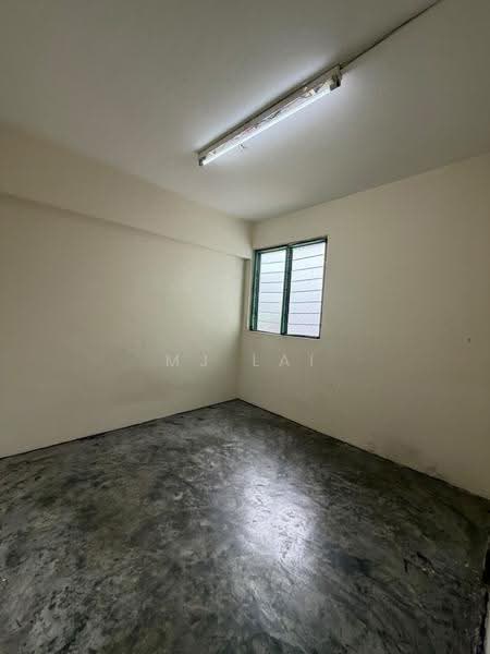 Rumah Flat untuk Disewa di Taman Daya - Jalan Nipah 11, 12 - MJ Lai - Interior - PropertyGuru.com.my