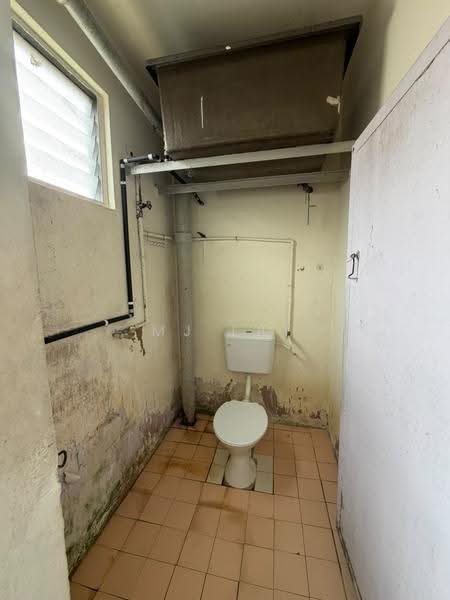 Rumah Flat untuk Disewa di Taman Daya - Jalan Nipah 11, 12 - MJ Lai - Bathroom - PropertyGuru.com.my