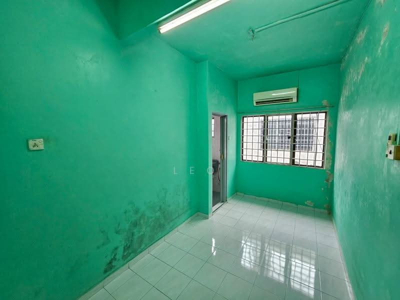 2-storey Terraced House for Sale in Taman Universiti Indah (Seri Kembangan) - Leo Koh - Interior - PropertyGuru.com.my