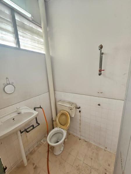 2-storey Terraced House for Sale in Taman Universiti Indah (Seri Kembangan) - Leo Koh - Bathroom - PropertyGuru.com.my